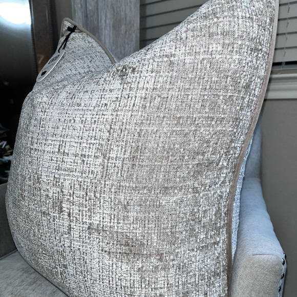 1-NWT CALLISTO HOME VELVET WEAVE DESIGN DECORATIVE THROW PILLOWS - Picture 12 of 17